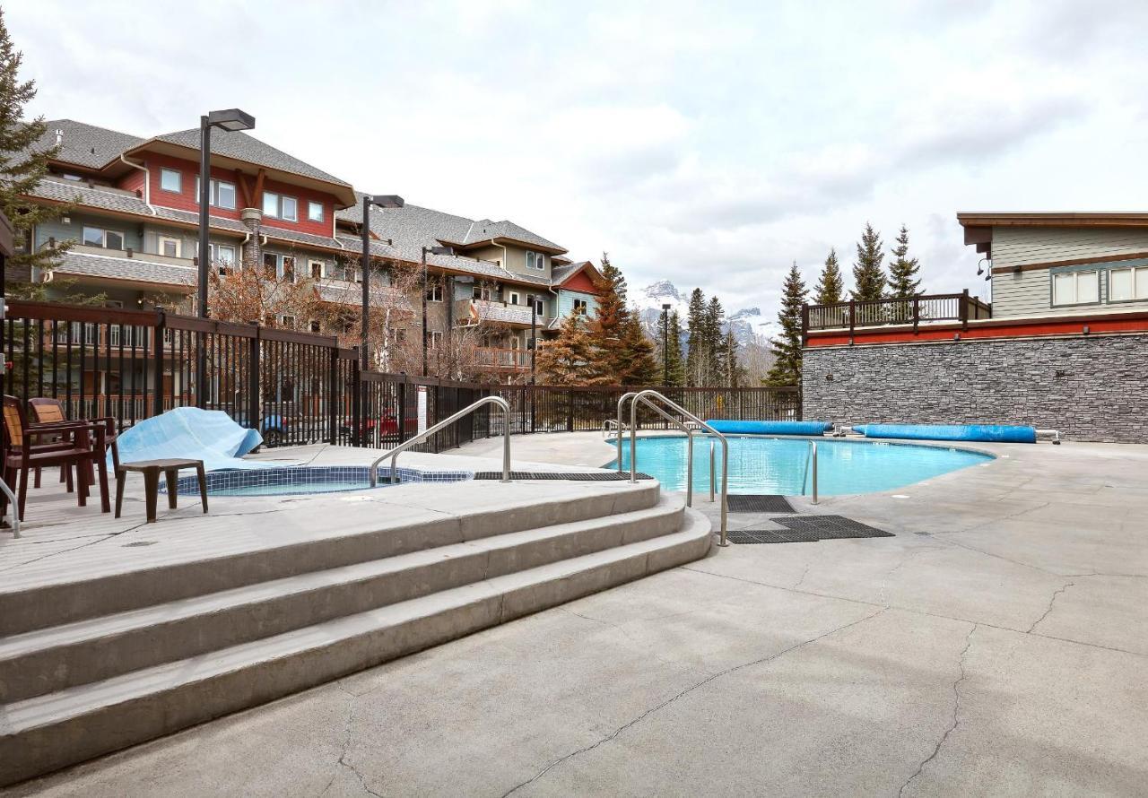Newly Renovated Grizzly Lodge, Spacious 3Br 2Ba With Open Pool, Hot Tub Canmore Exterior photo